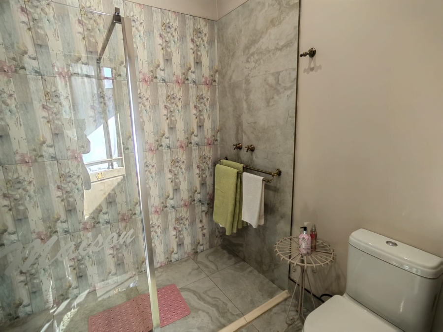 5 Bedroom Property for Sale in Parys Free State
